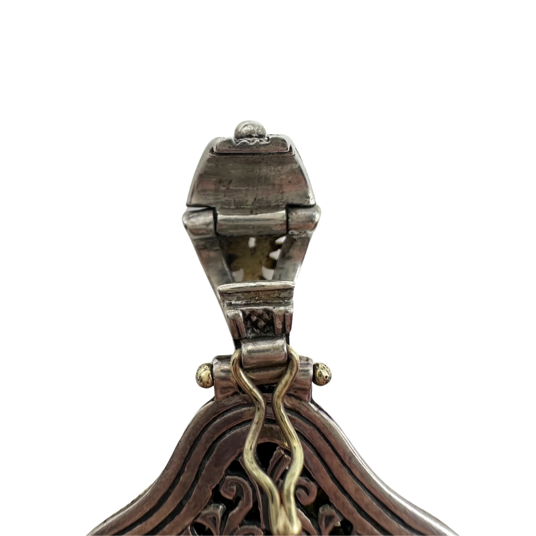 Konstantino Pendant