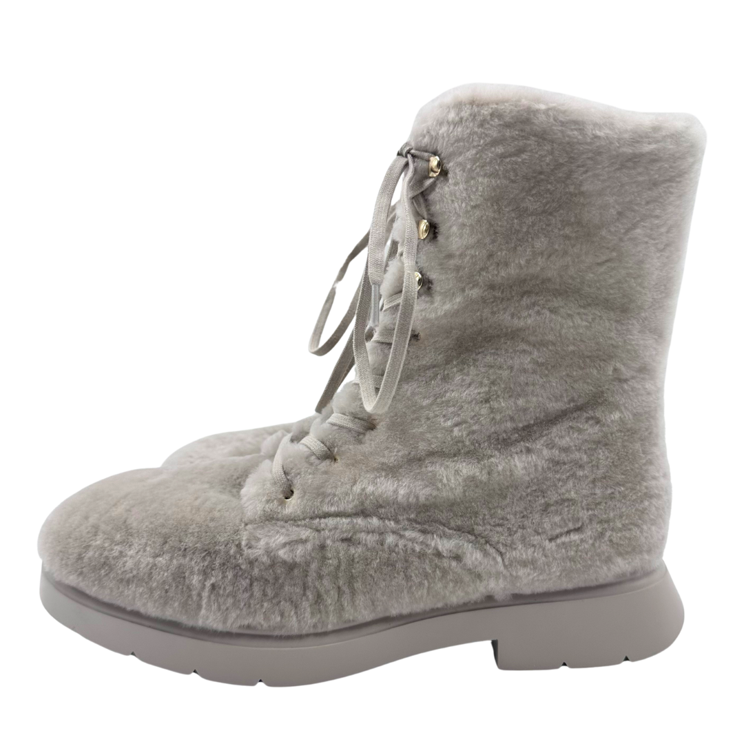 Stuart Weitzman 8 Tan Shearling Boots