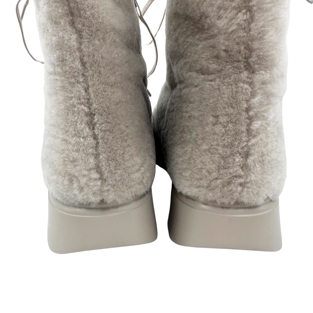 Stuart Weitzman 8 Tan Shearling Boots